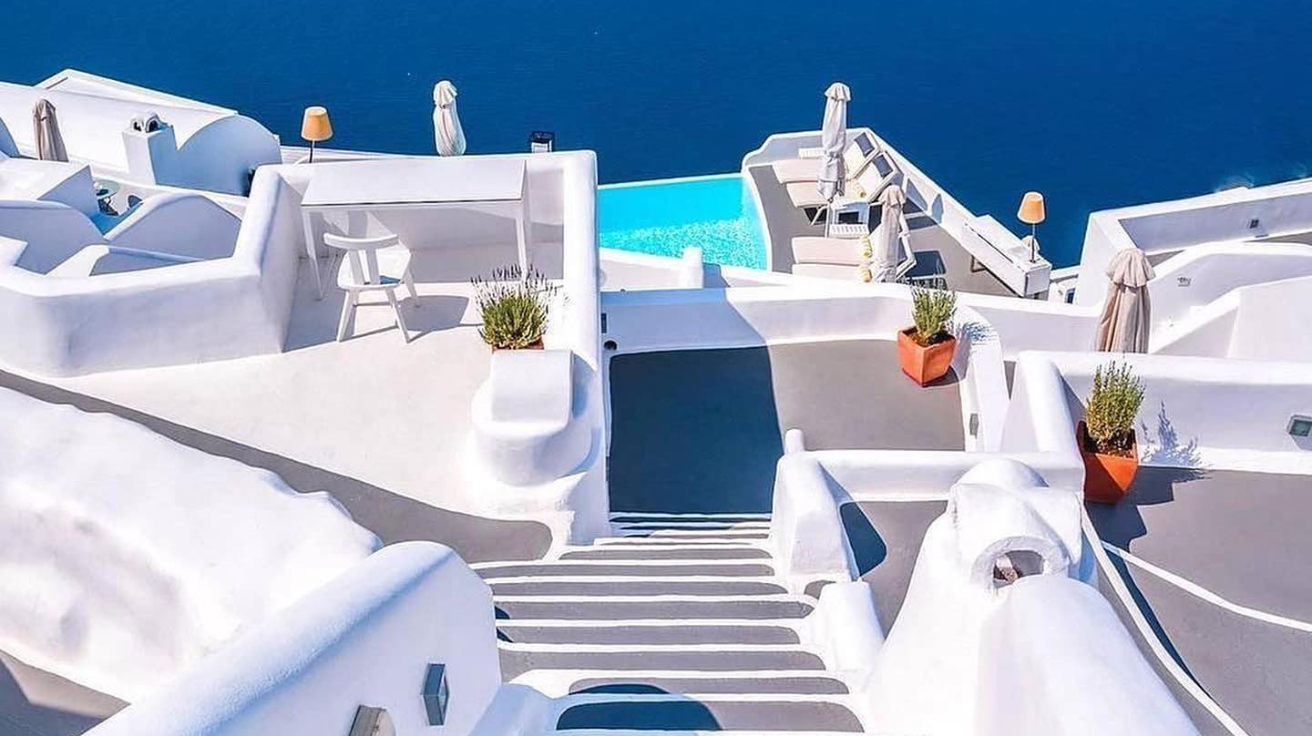 best time to visit santorini